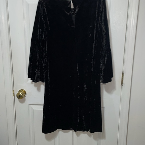 Ladies black dress - Picture 2 of 9